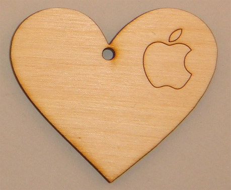 5 Фігура різьблена для декору СЕРДЕЧКО APPLE підвіска (фанера 4мм) около 5х7см